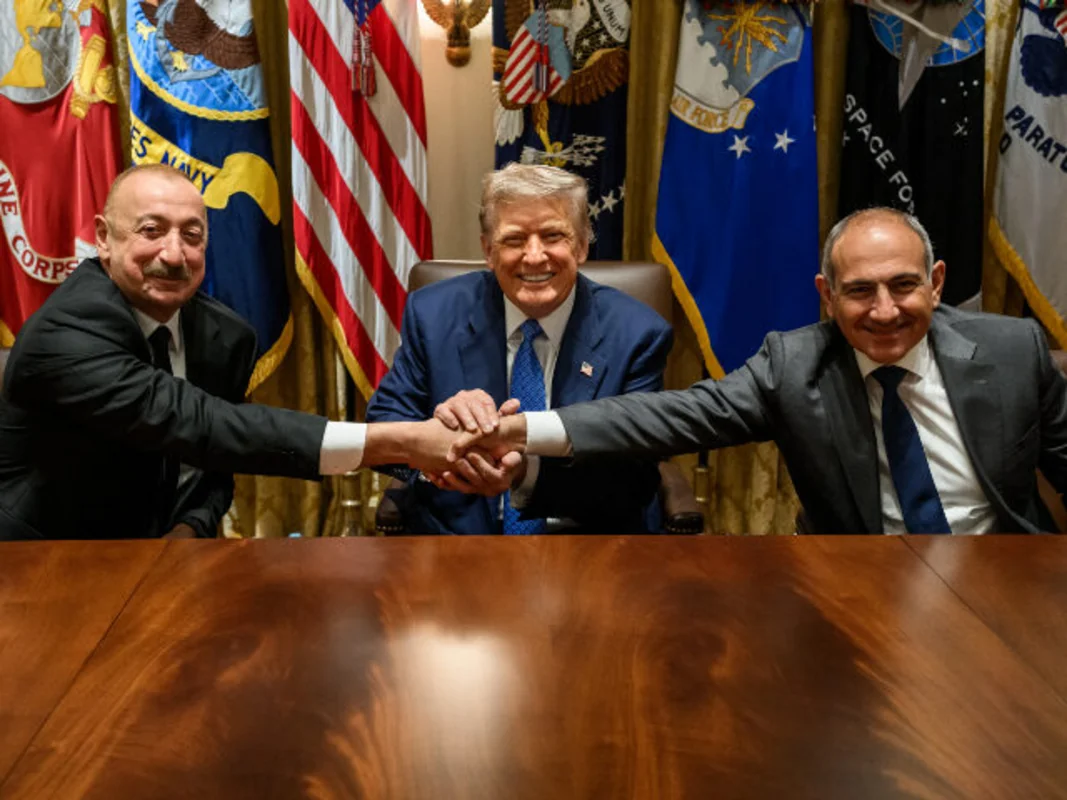 Donald Tramp İlham Əliyevlə bağlı məqaləni paylaşdı