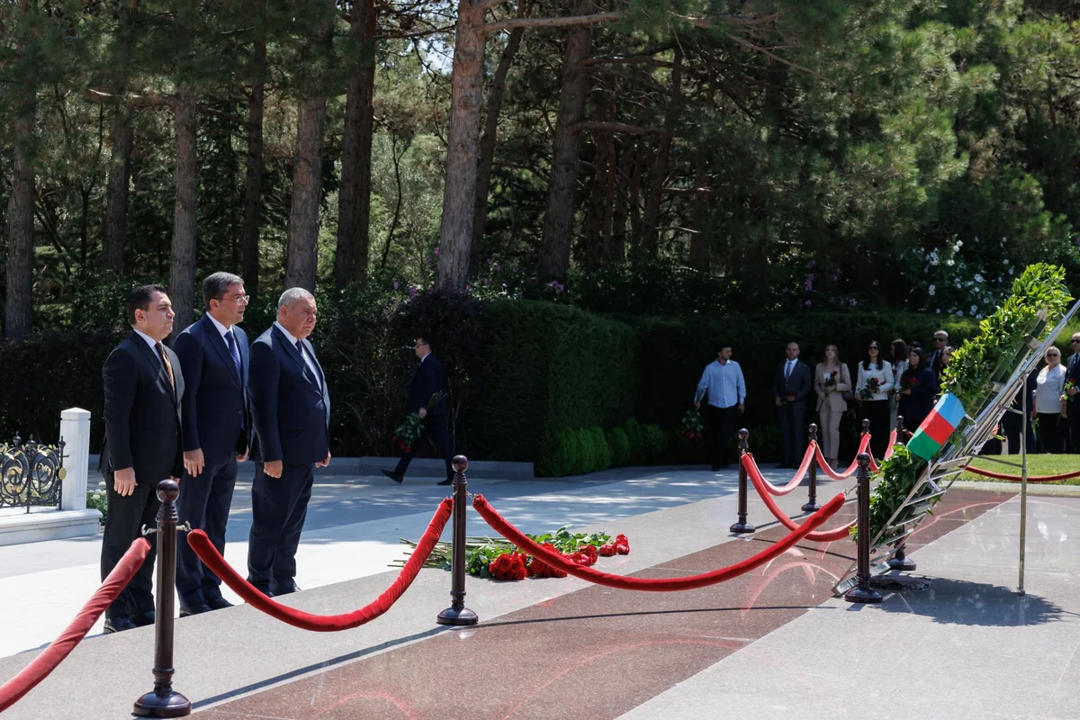 Milli Mətbuat Günü münasibətilə Fəxri xiyabanda anım mərasimi keçirildi