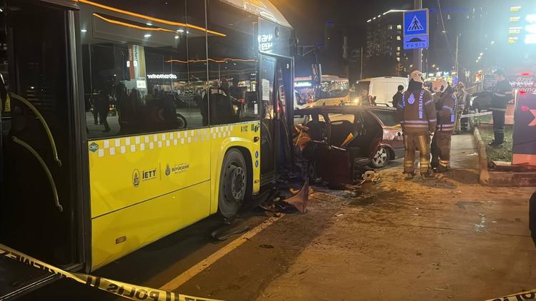 İstanbulda sərnişin avtobusu qəzaya uğradı: Onlarla yaralı var