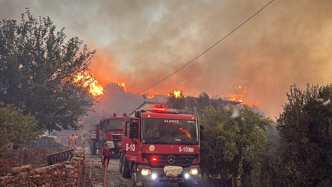 Antalyada meşə yanğını 17 saatdır davam edir