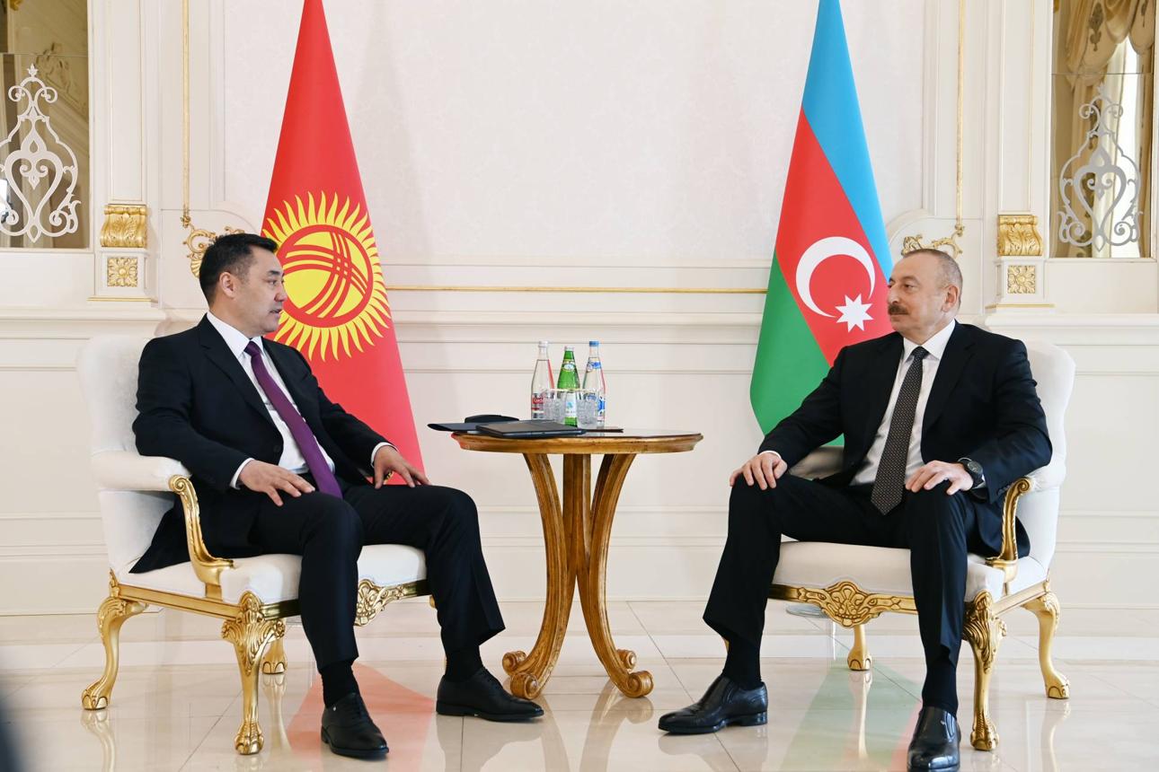 İlham Əliyev Sadır Japarov ilə təkbətək görüş keçirdi