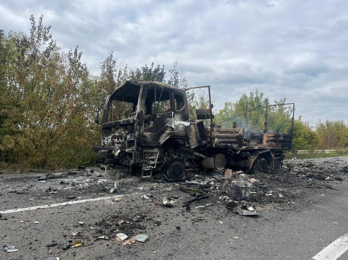 Novorossiya magistralında yük maşınlarına dron hücumlarının görüntüləri yayıldı