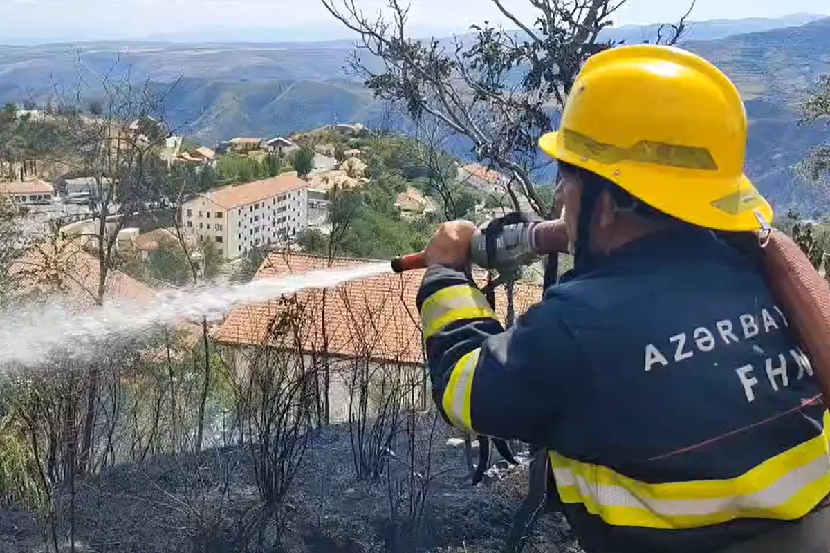 Laçında yaşayış evlərinin yaxınlığında yanğın söndürüldü