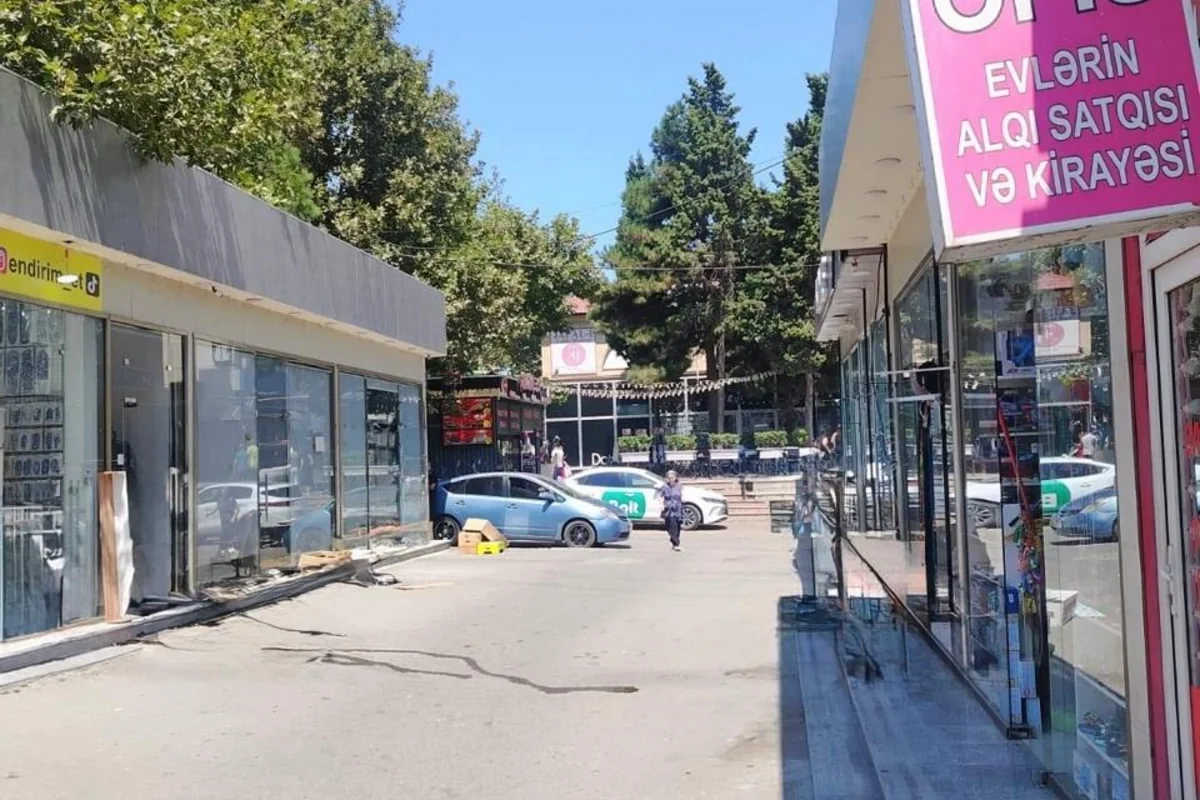 "Əhmədli" metrosu qarşısında qanunsuz küçə ticarətinə son qoyuldu